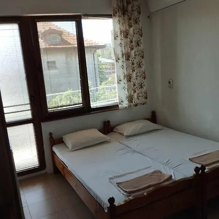 къща за гости дом попови Casa de hóspedes Chernomorets