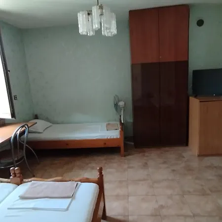 къща за гости дом попови Pensiune Cernomoreț